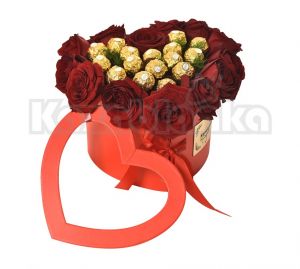 Srce od crvenih ruža sa ferrero kuglicama u kutiji