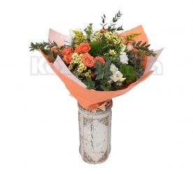 Buket - Narandžaste mini ruže sa poljskim cvećem