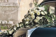 Aranžman - Bele mini ruže, gerberi i zelenilo