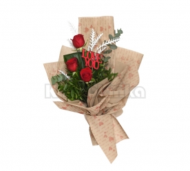 Buket - Tri crvene ruže sa dekoracijom