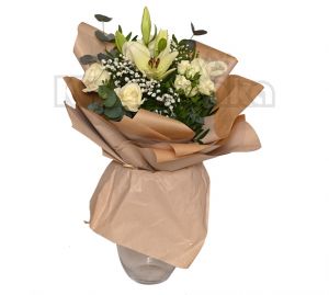 Buket - Bele ruže, ljiljani i mini ruže
