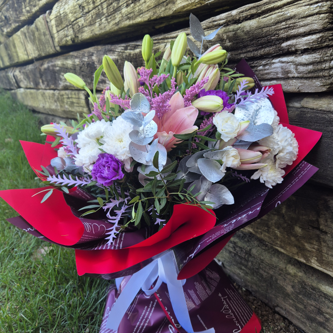 Buket - Ljiljani i hrizanteme sa dekoracijom