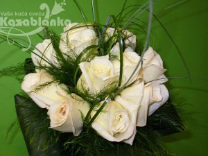 Bidermajer - Bele ekvadorske ruže i zelenilo