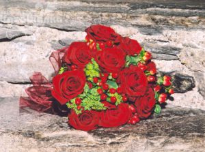 Bidermajer - Crvene ruže sa zelenilom